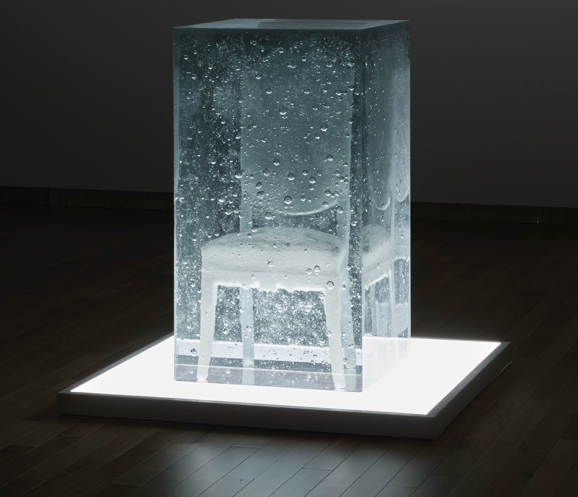宫永爱子《waiting for awakening -chair-》及完整展台